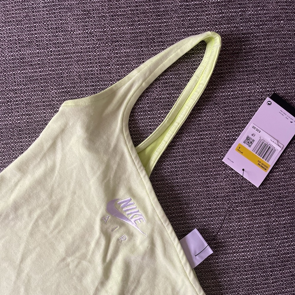 Nike Sleeveless Crop Top